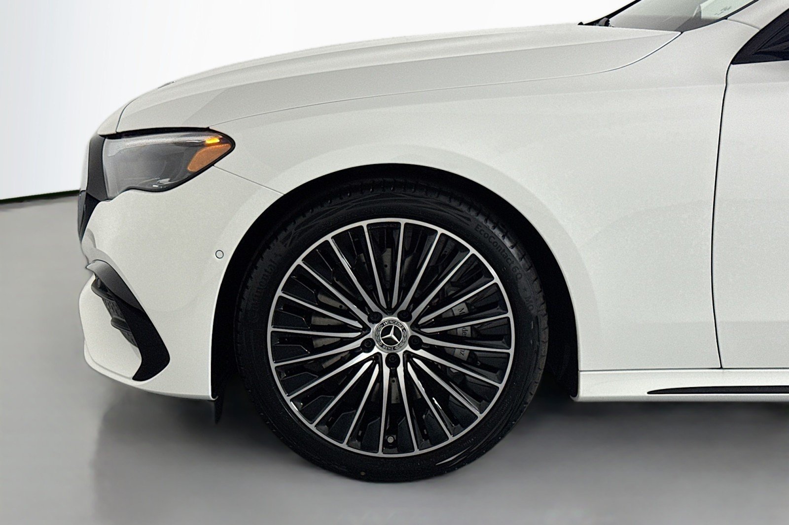New 2026 Polar White Mercedes-Benz E 450 4MATIC® Sedan image 9