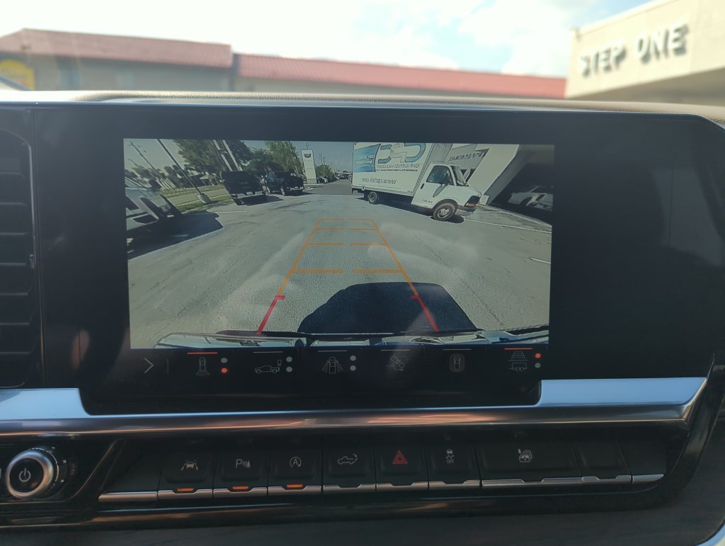 Used 2025 White GMC SLT image 24