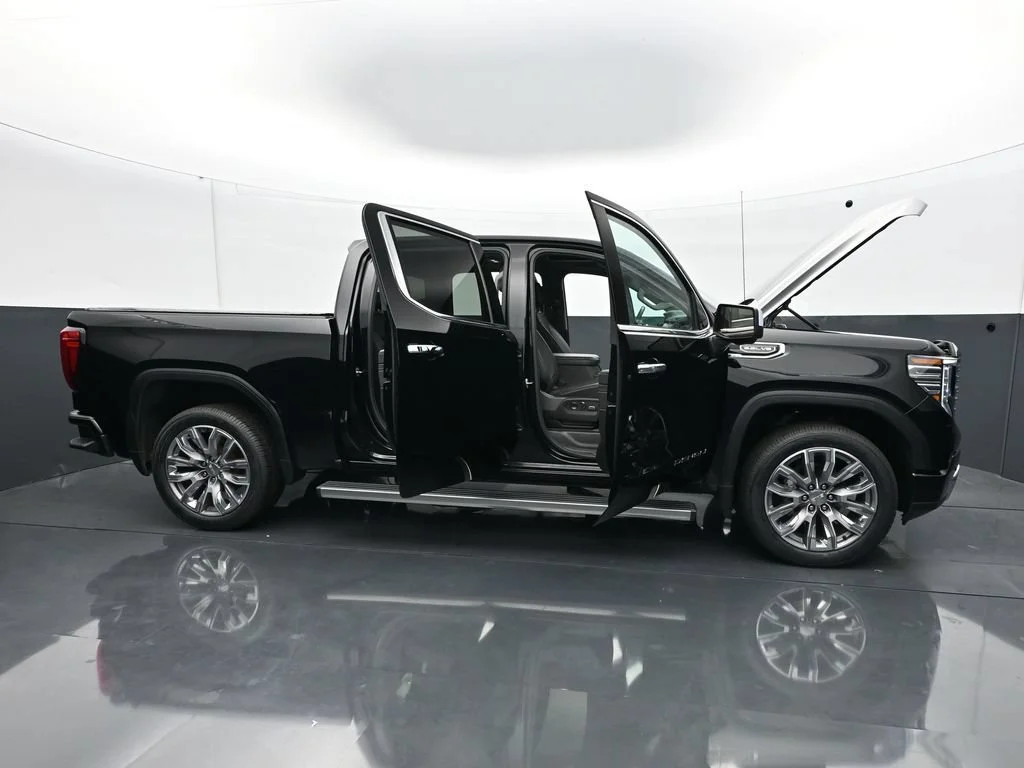 Used 2024 Onyx Black GMC Denali image 33