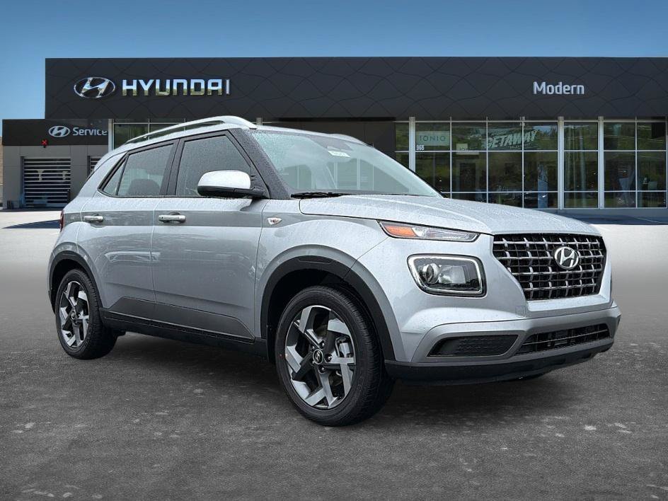 New 2026 Shimmering Silver Hyundai SEL image 2