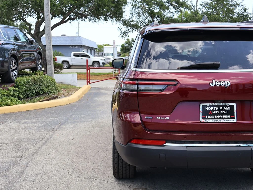 Used 2022 Red Jeep Limited image 18