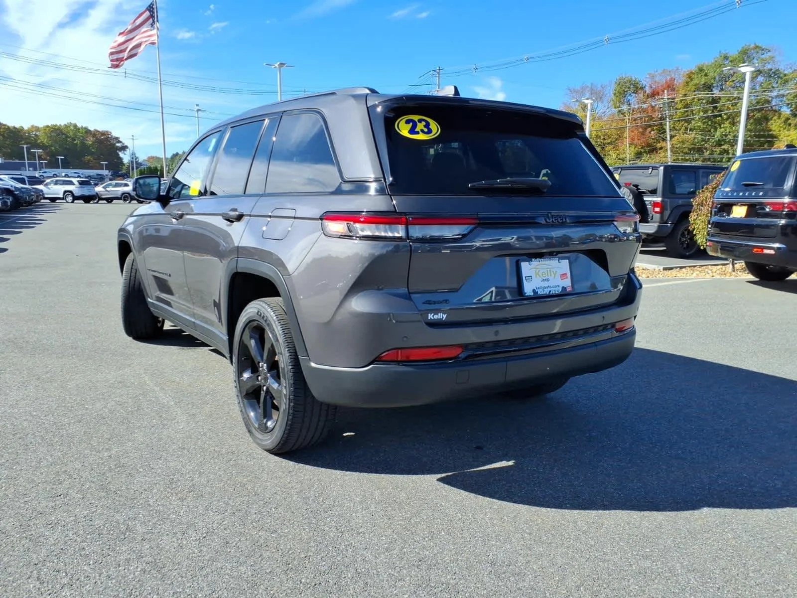 Used 2023 Baltic Gray Metallic Clearcoat Jeep Altitude image 11