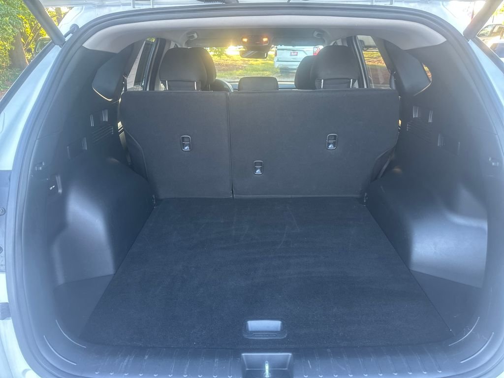 Used 2024 White Hyundai SEL image 21
