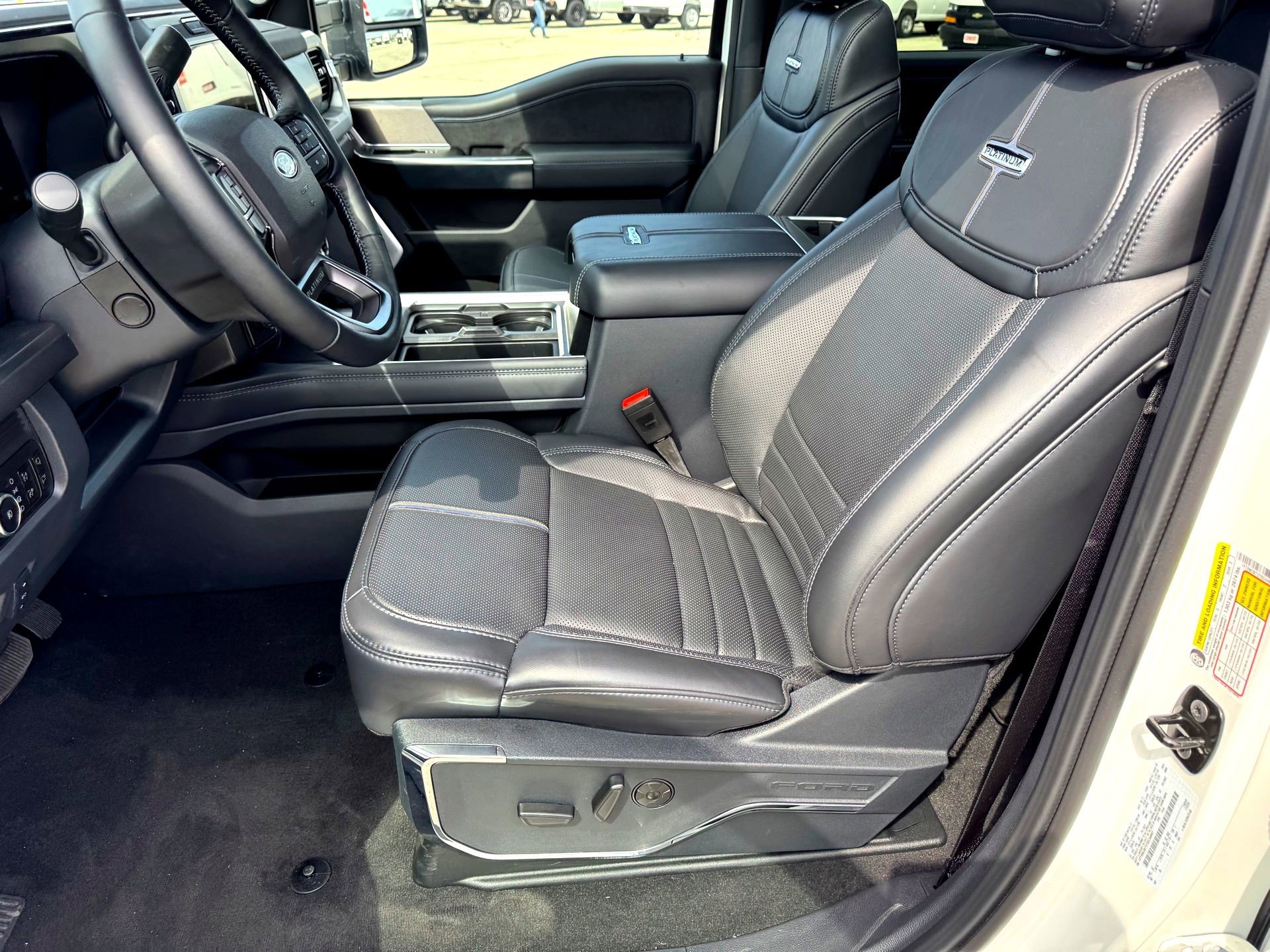 2026 Ford F-250 Super Duty Platinum - Photo 11