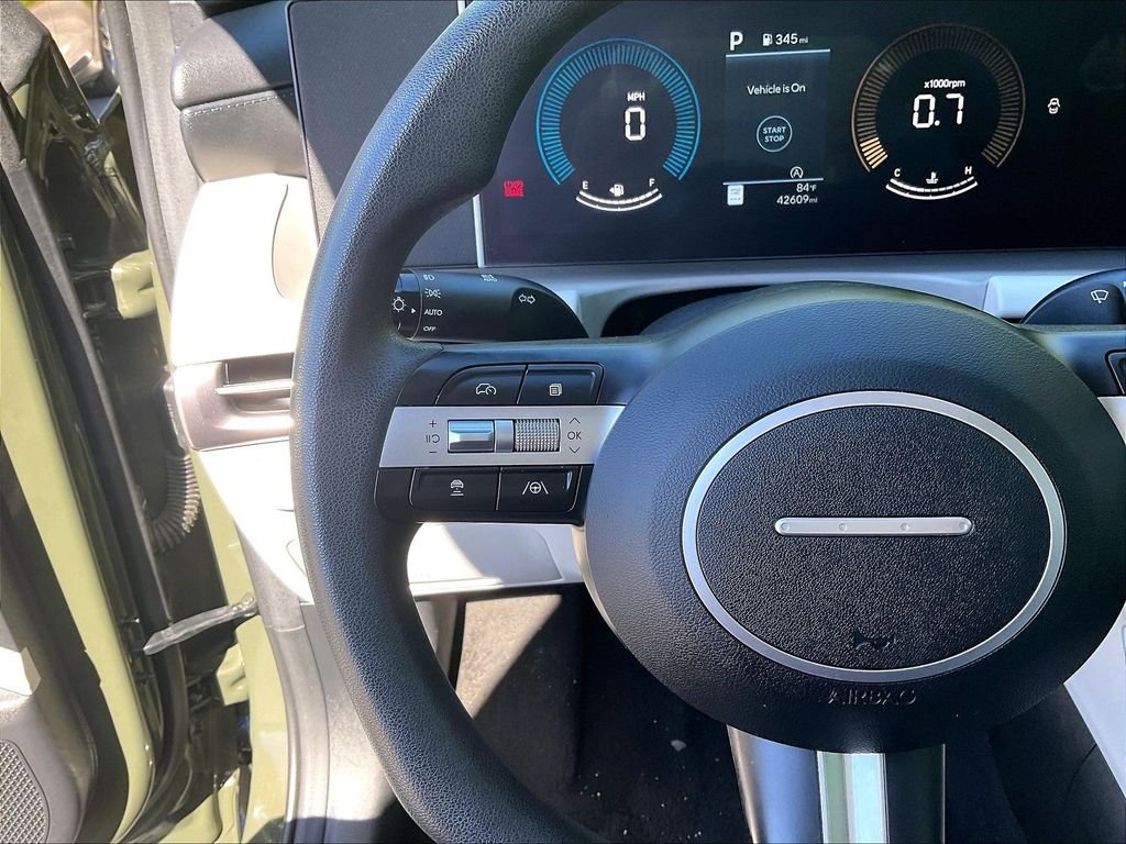 Used 2025 Green Hyundai SEL image 23