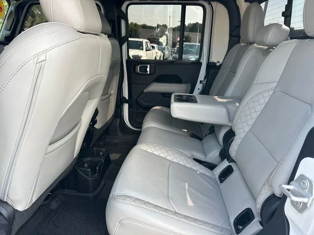 Used 2023 White Jeep High Altitude image 14