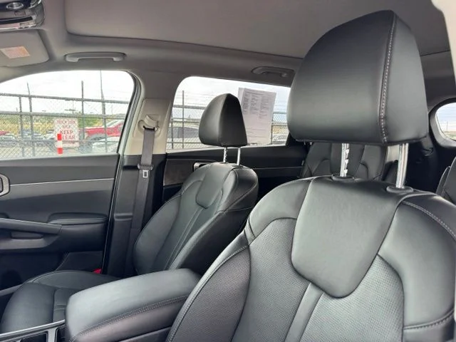 Used 2025 White Kia X-Line EX image 12