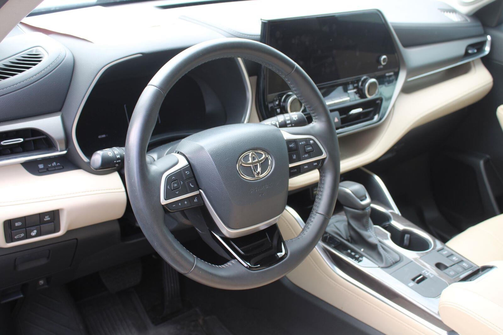 Used 2023 Midnight Black Metallic Toyota Limited image 9