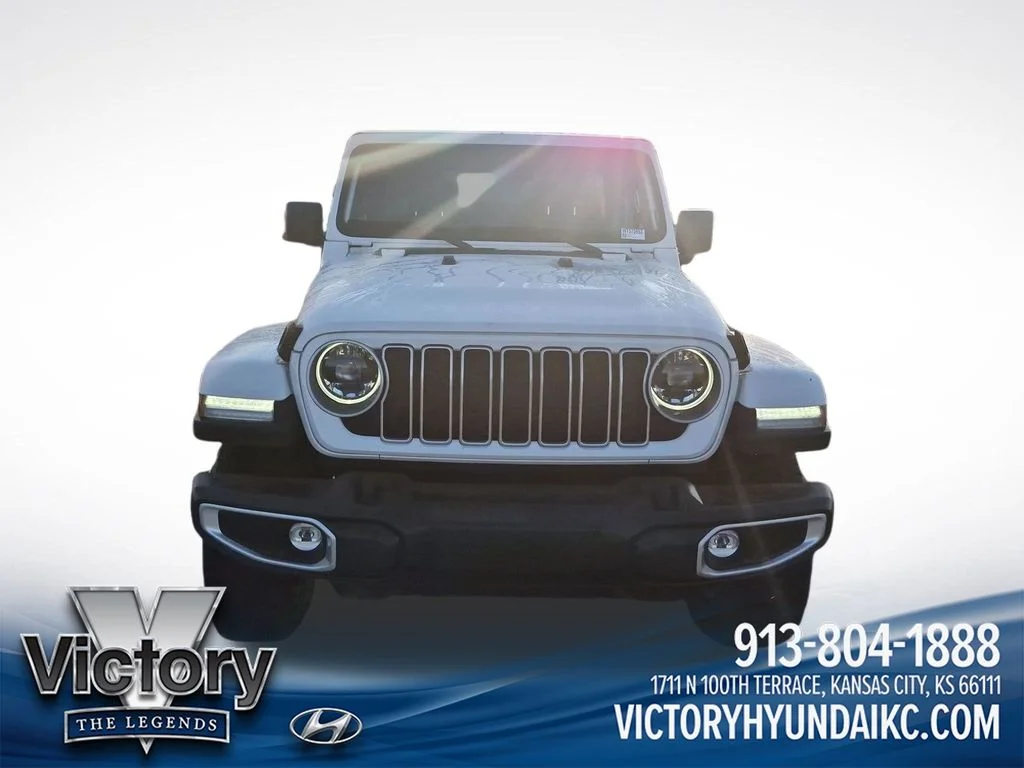 Used 2025 White Jeep Sahara image 8