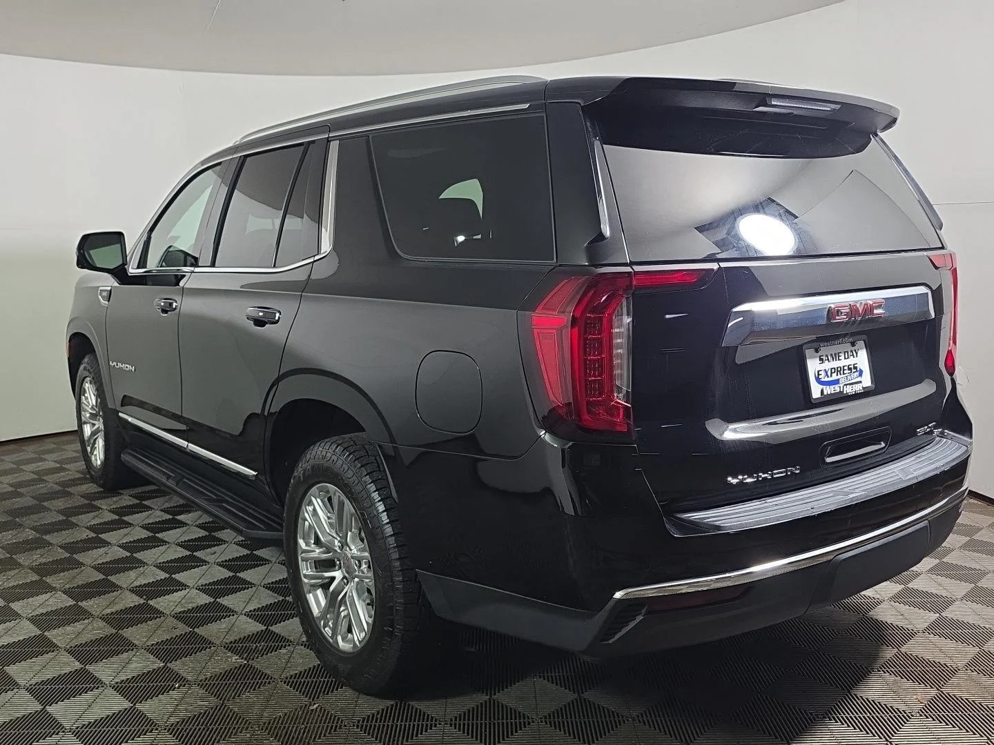 Used 2024 Onyx Black GMC SLT image 12