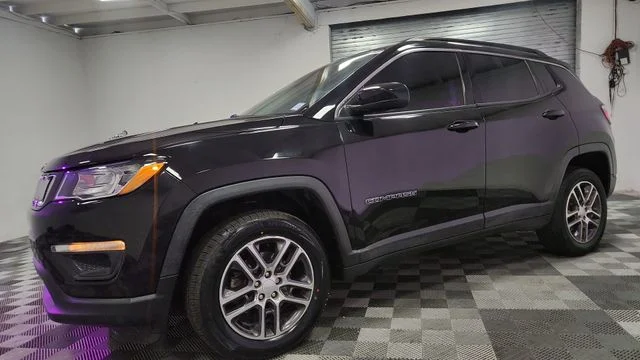 Used 2018 Black Jeep Latitude image 12