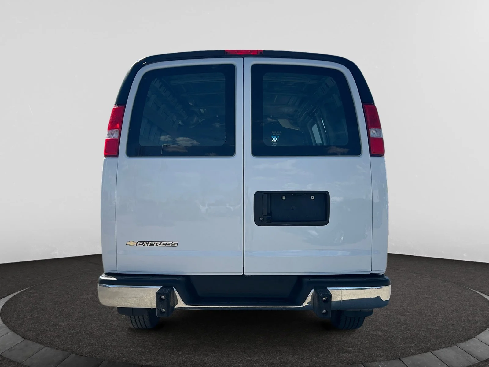 Used 2024 White Chevrolet  image 4
