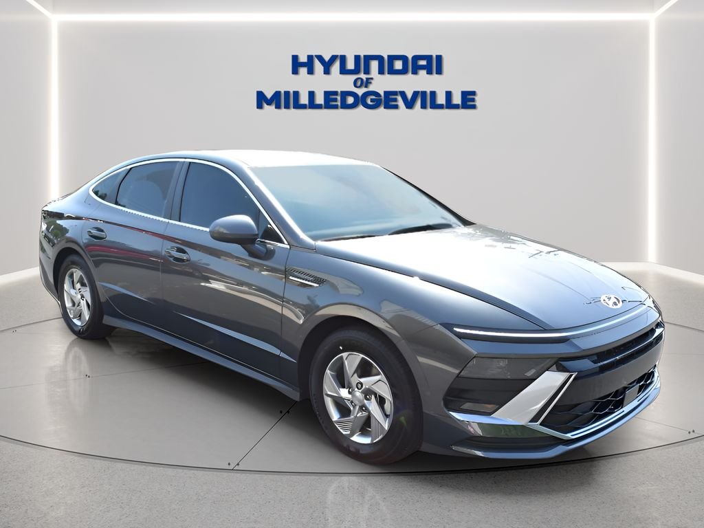 Used 2025 Portofino Gray Hyundai SE image 5