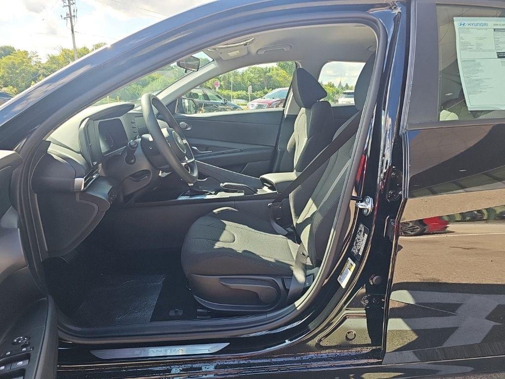 New 2026 Black Hyundai SE image 9