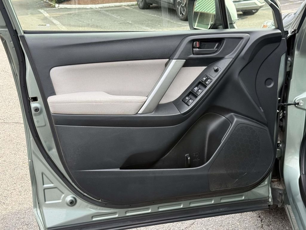 Used 2015 Green Metallic Subaru 2.5i Premium image 30