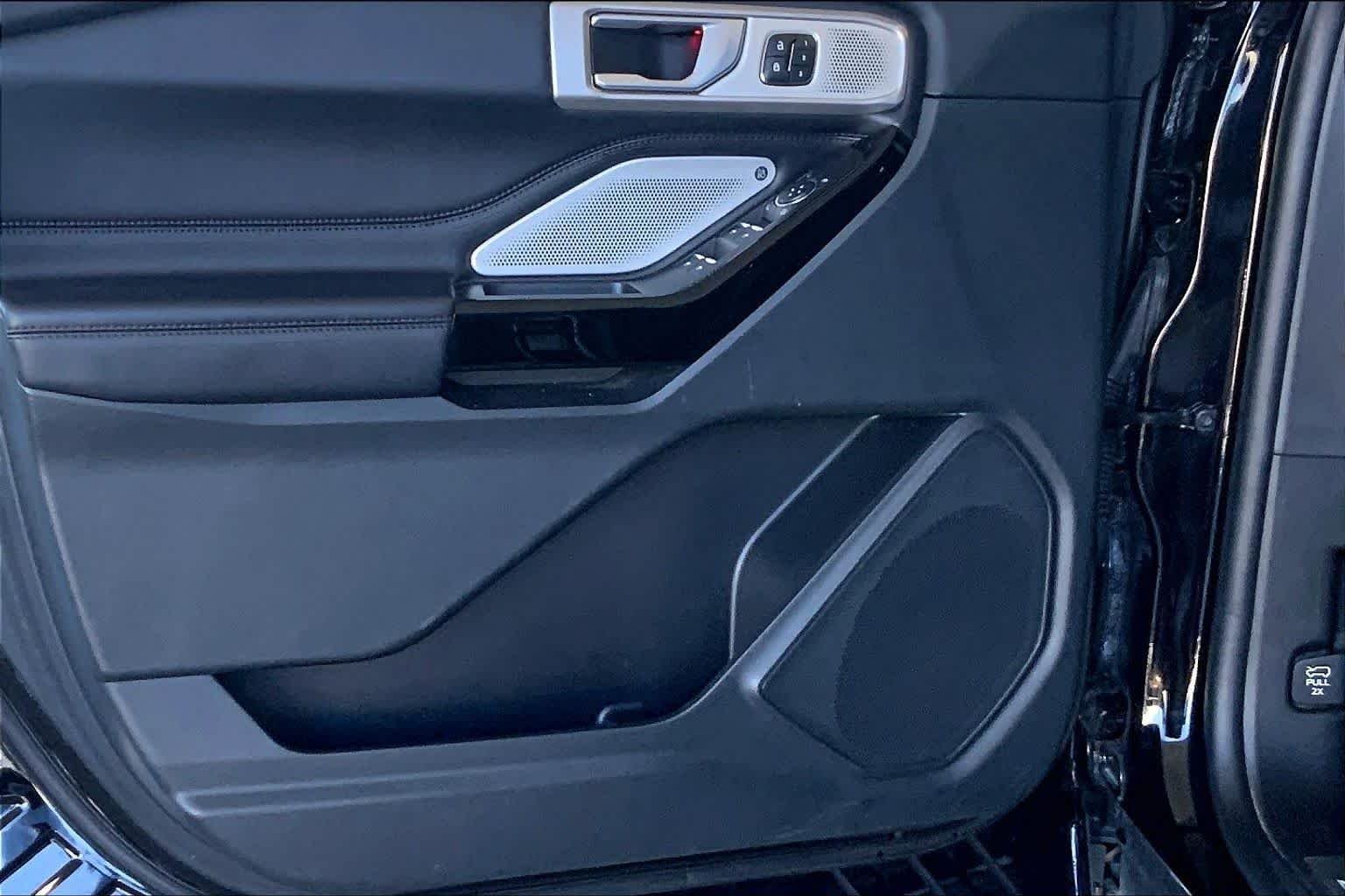Used 2023 Agate Black Metallic Ford Platinum image 22