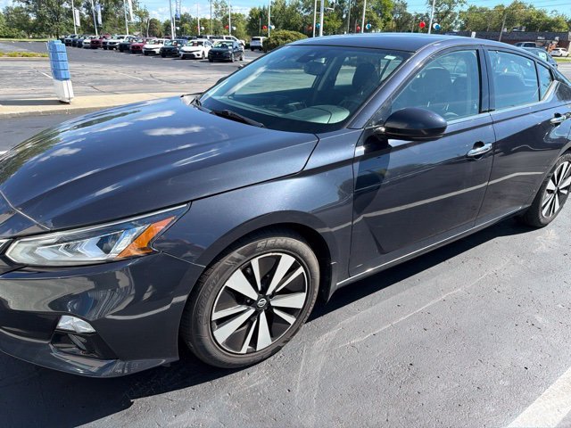 Used 2019 Storm Blue Metallic Nissan 2.5 SV image 1