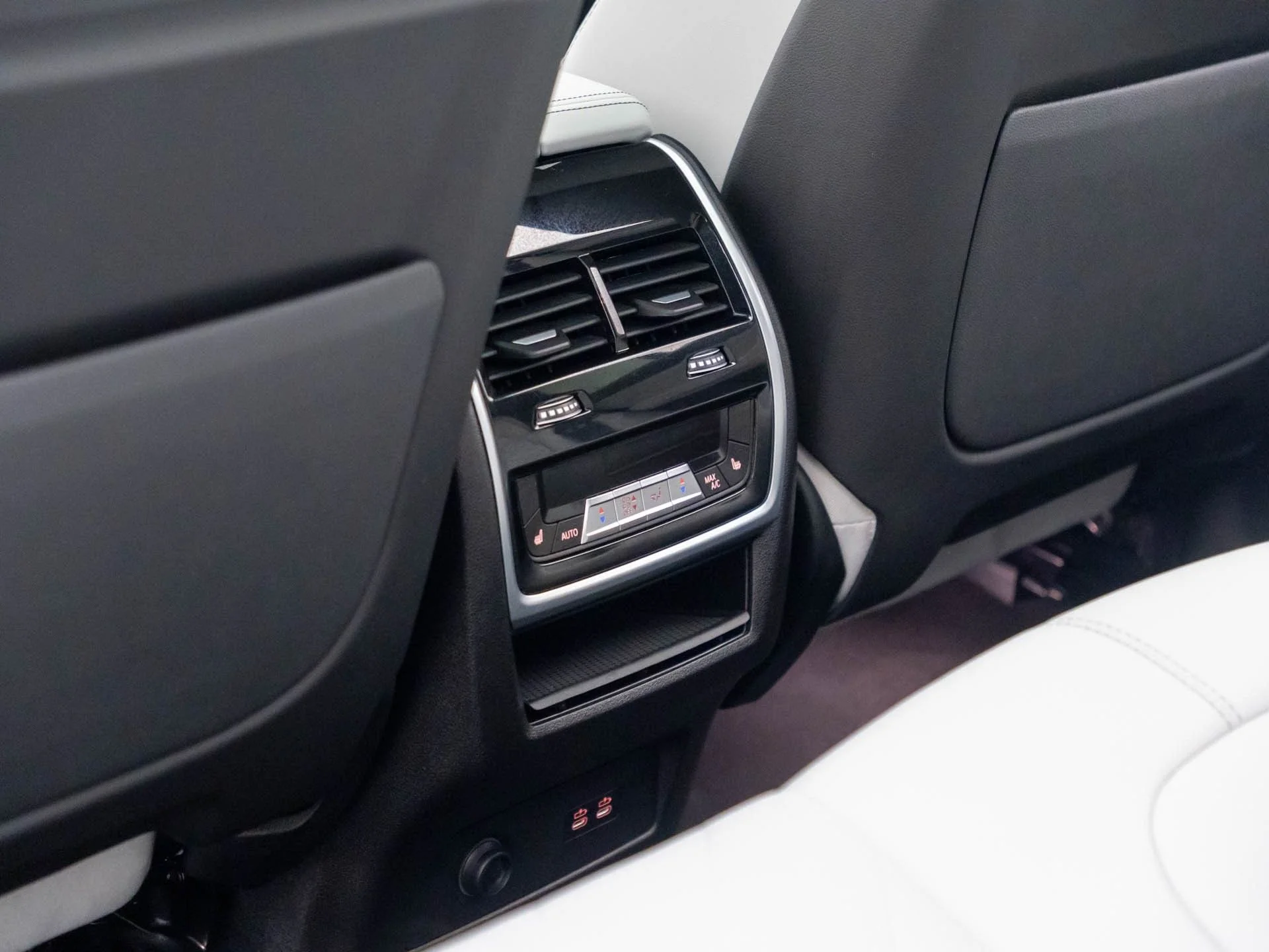 Certified Used 2026 White BMW xDrive40i image 20