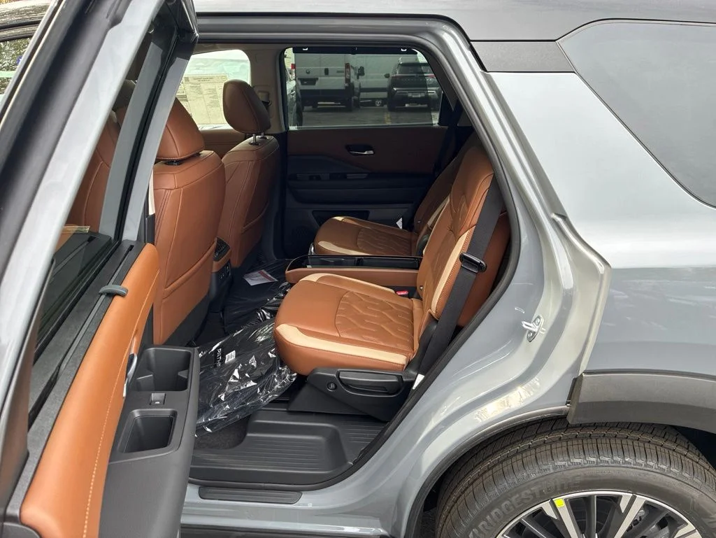 New 2026 Gray Nissan Platinum image 25