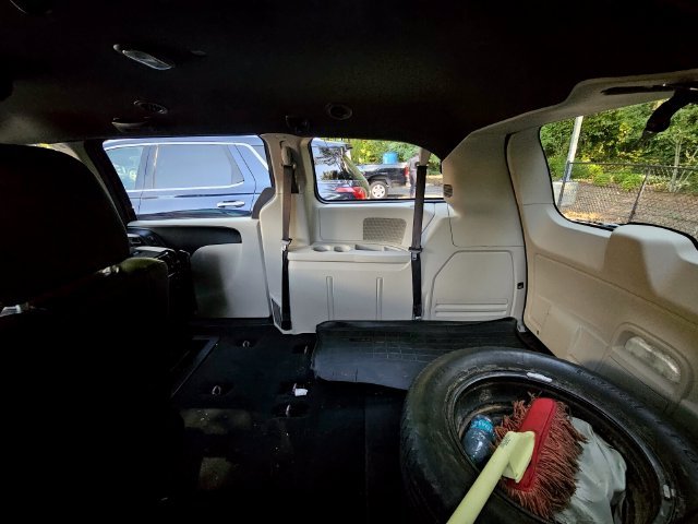 Used 2017 Red Dodge SXT image 6