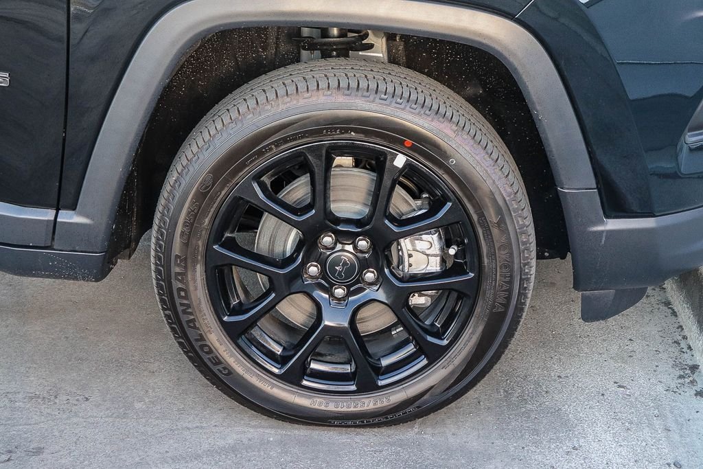 New 2026 Diamond Black Jeep Latitude image 11