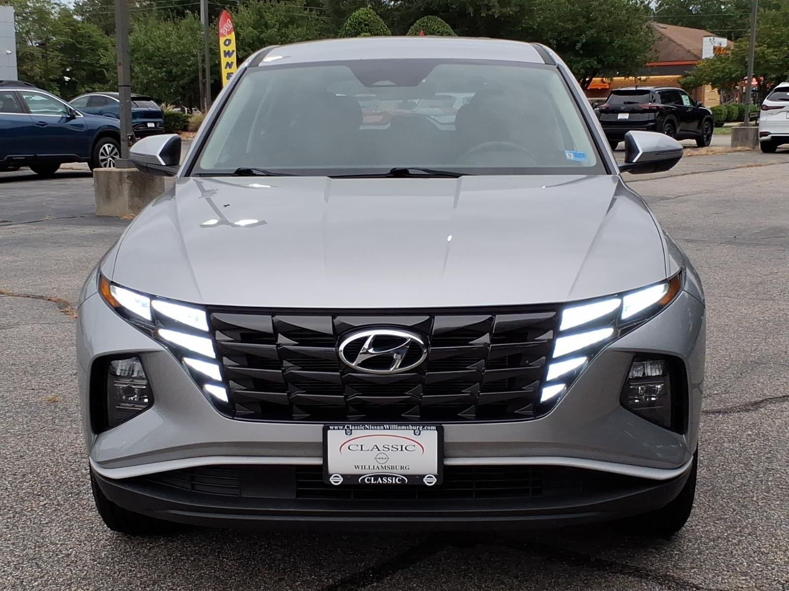 Used 2022 Shimmering Silver Hyundai SE image 2