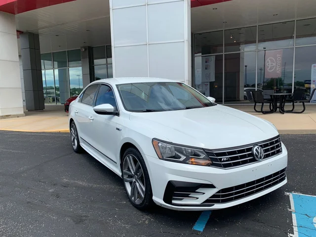 2017 Volkswagen Passat 1.8T R-Line