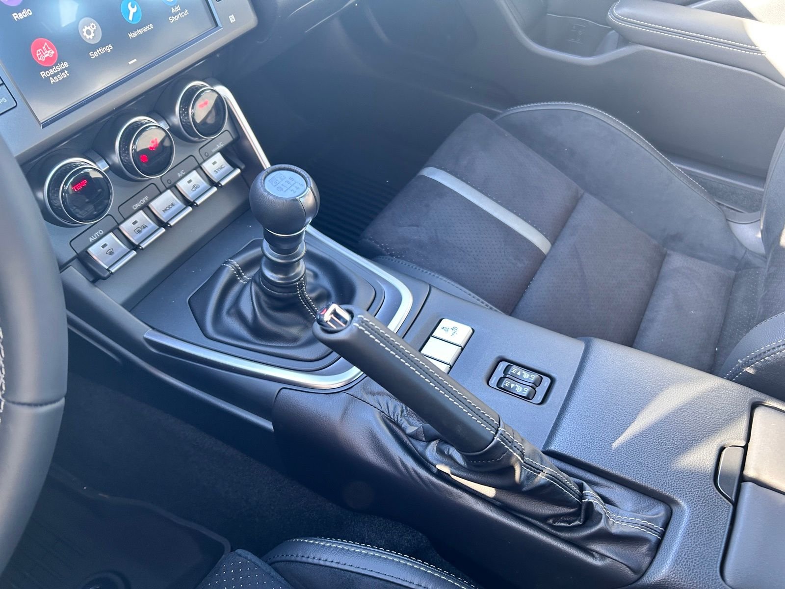 2025 Toyota GR86 Premium - Photo 32