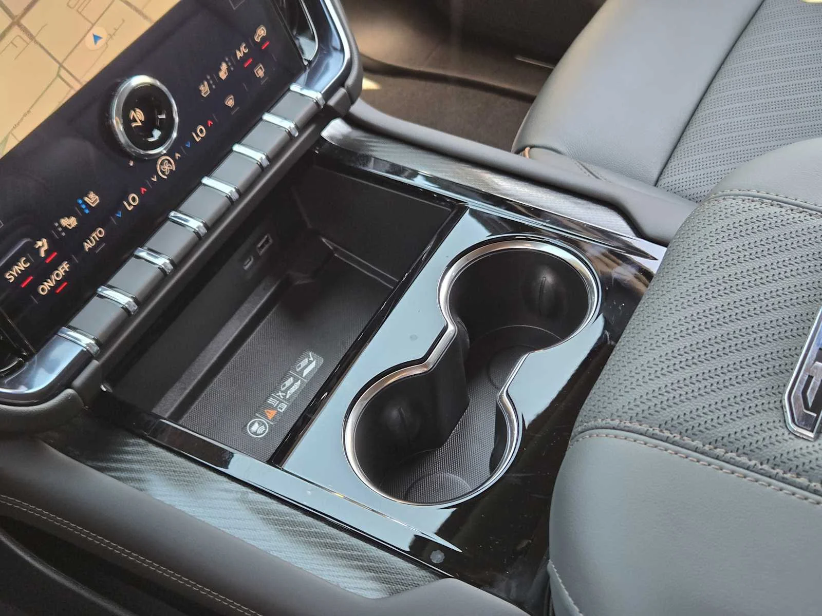 2027 GMC Yukon XL AT4 - Photo 14