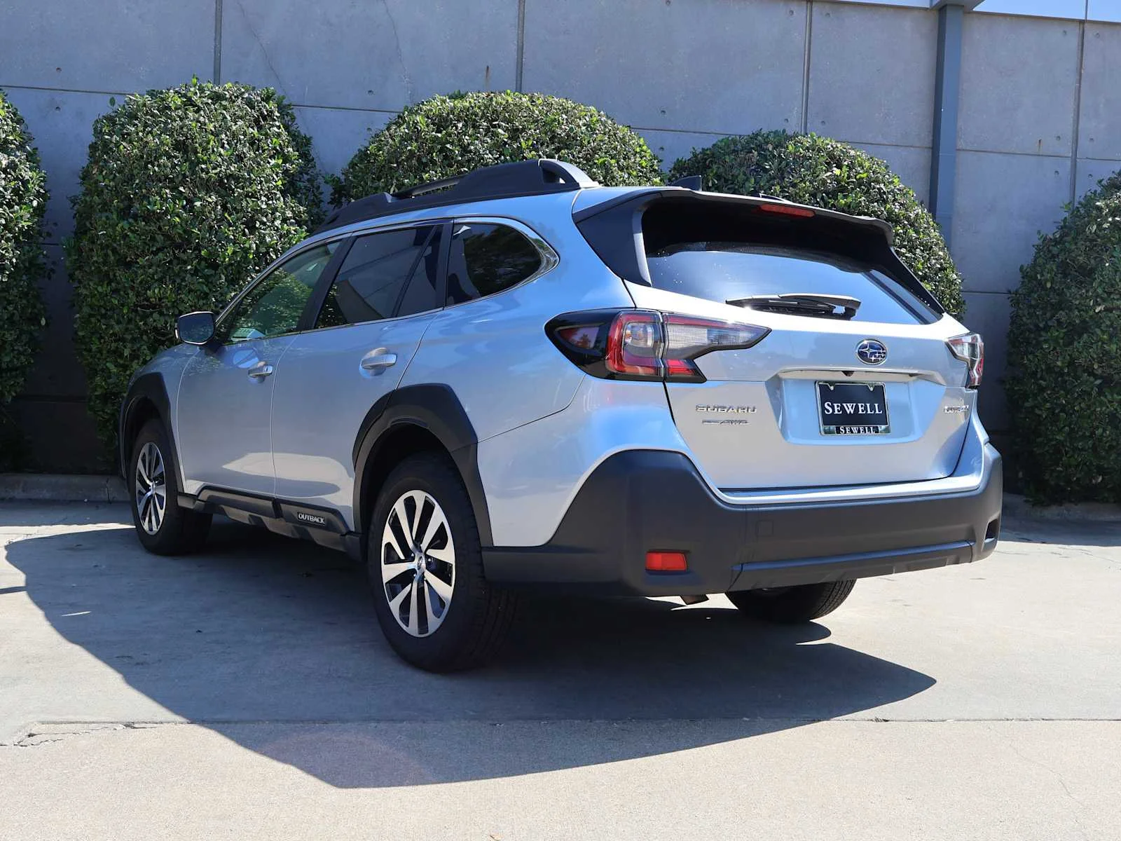 Certified Used 2025 Ice Silver Metallic Subaru Premium image 8
