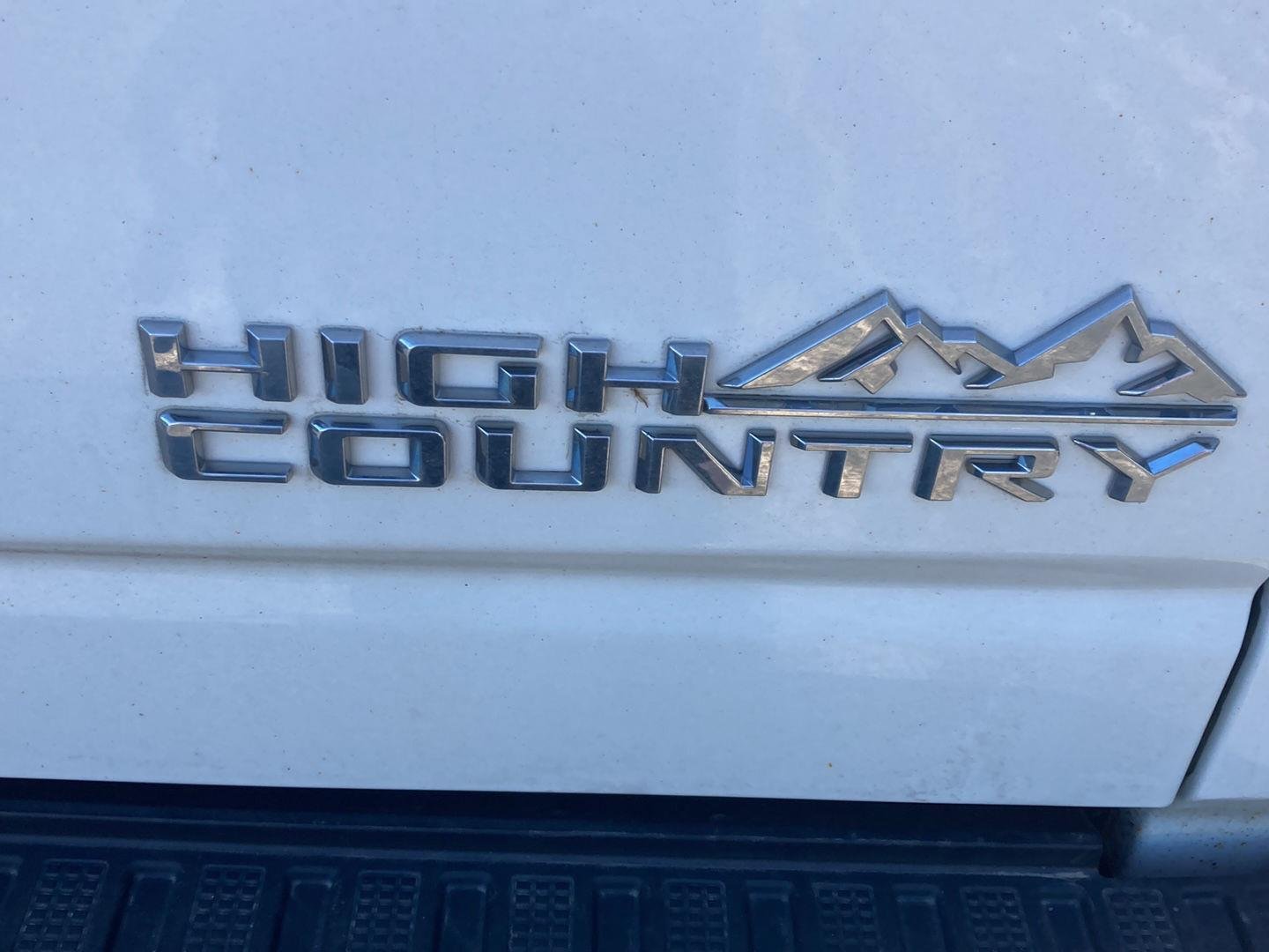 Used 2021 Summit White Chevrolet High Country image 7