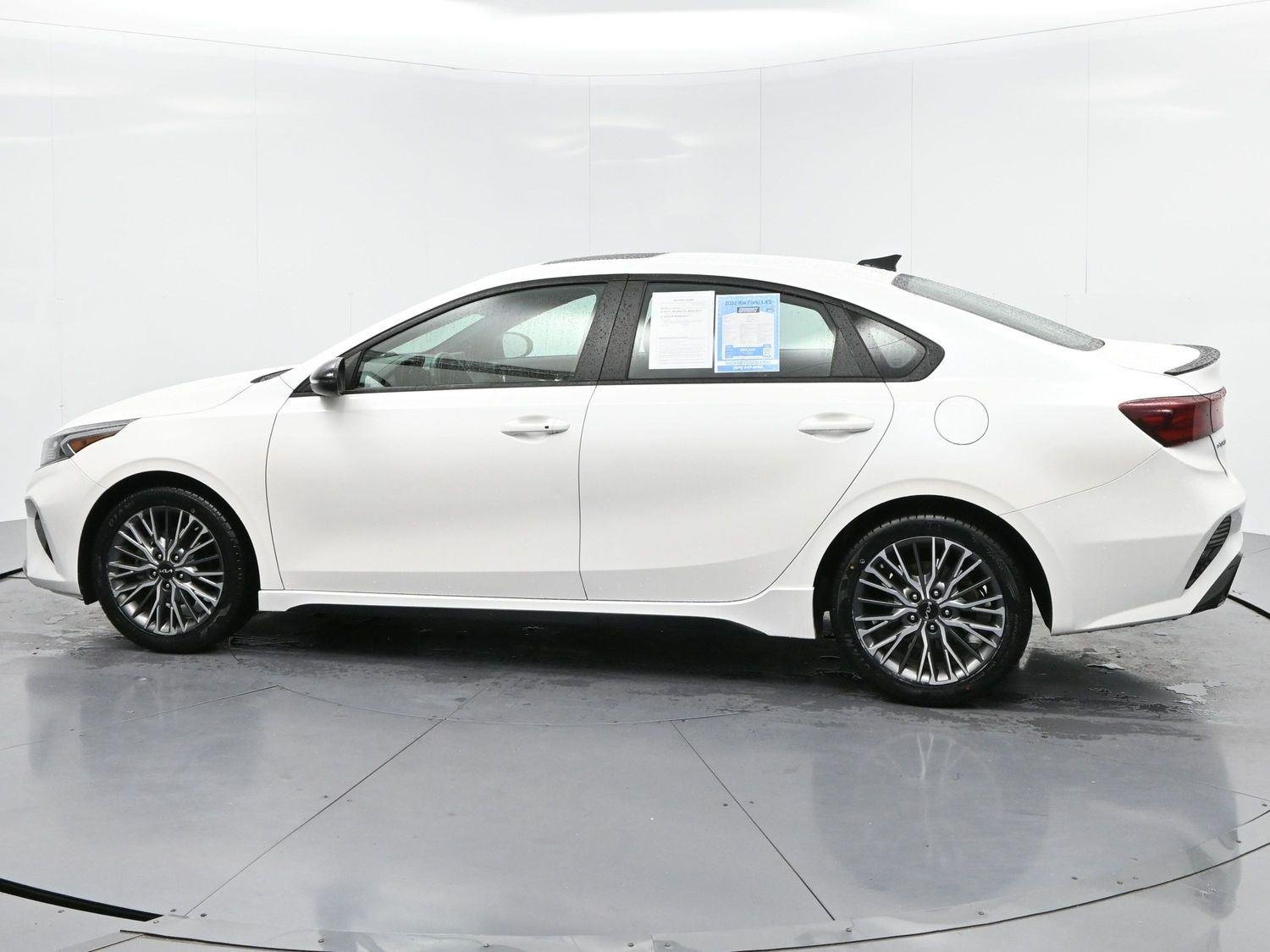 Used 2022 Snow White Pearl Kia GT-Line image 4