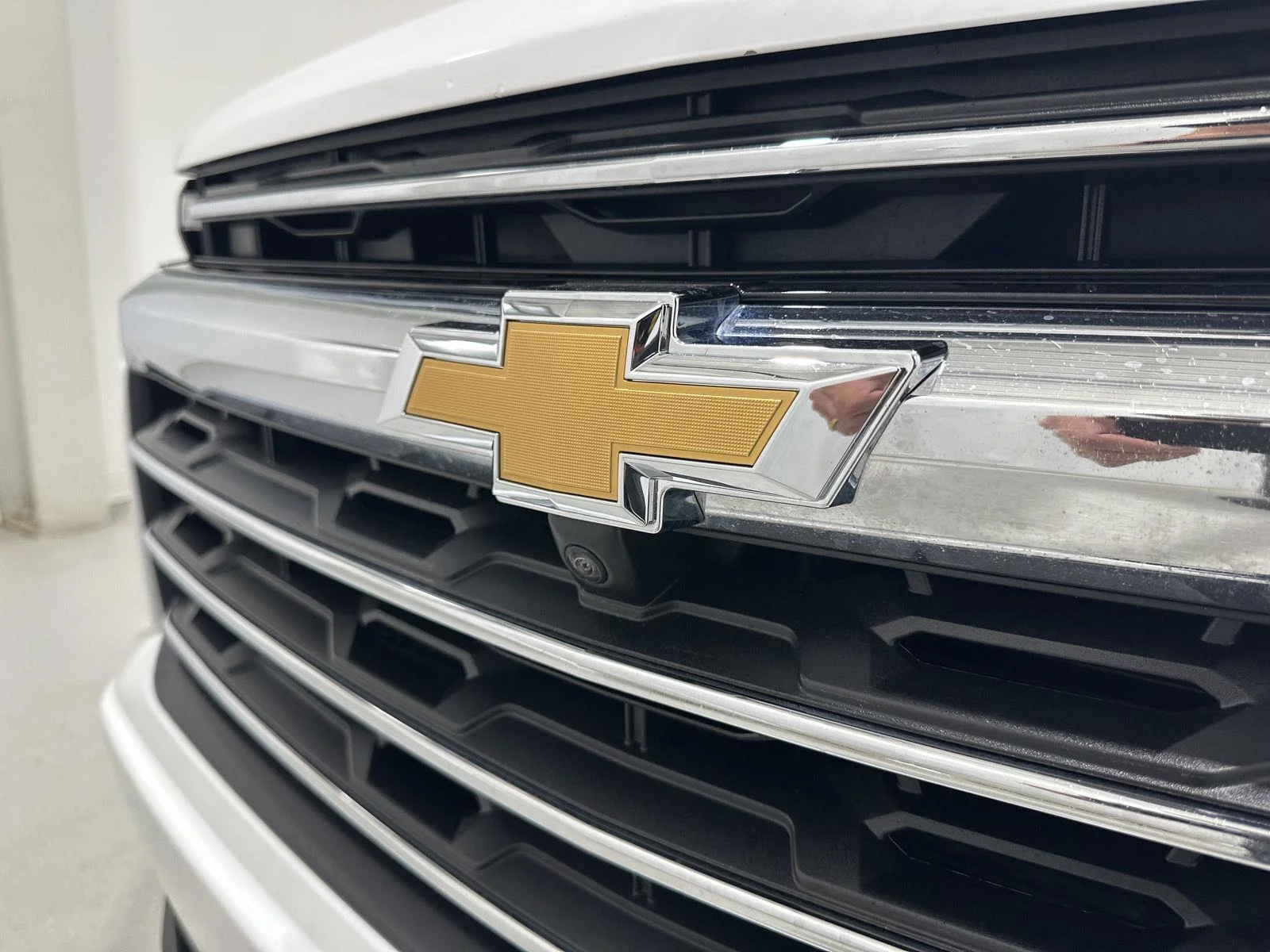 Used 2024 Summit White Chevrolet LT image 28