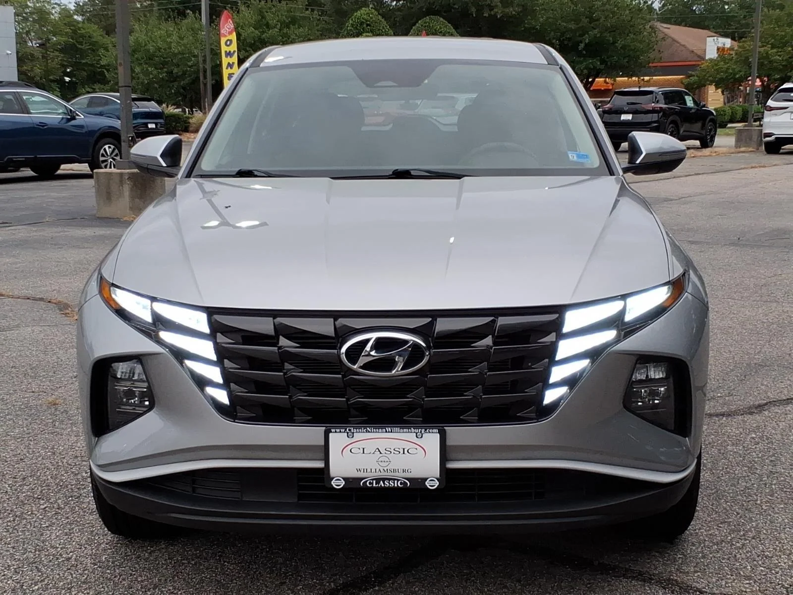 Used 2022 Shimmering Silver Hyundai SE image 2