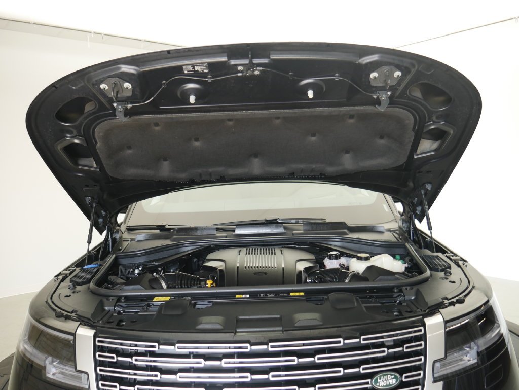 Used 2025  Land Rover Autobiography image 9