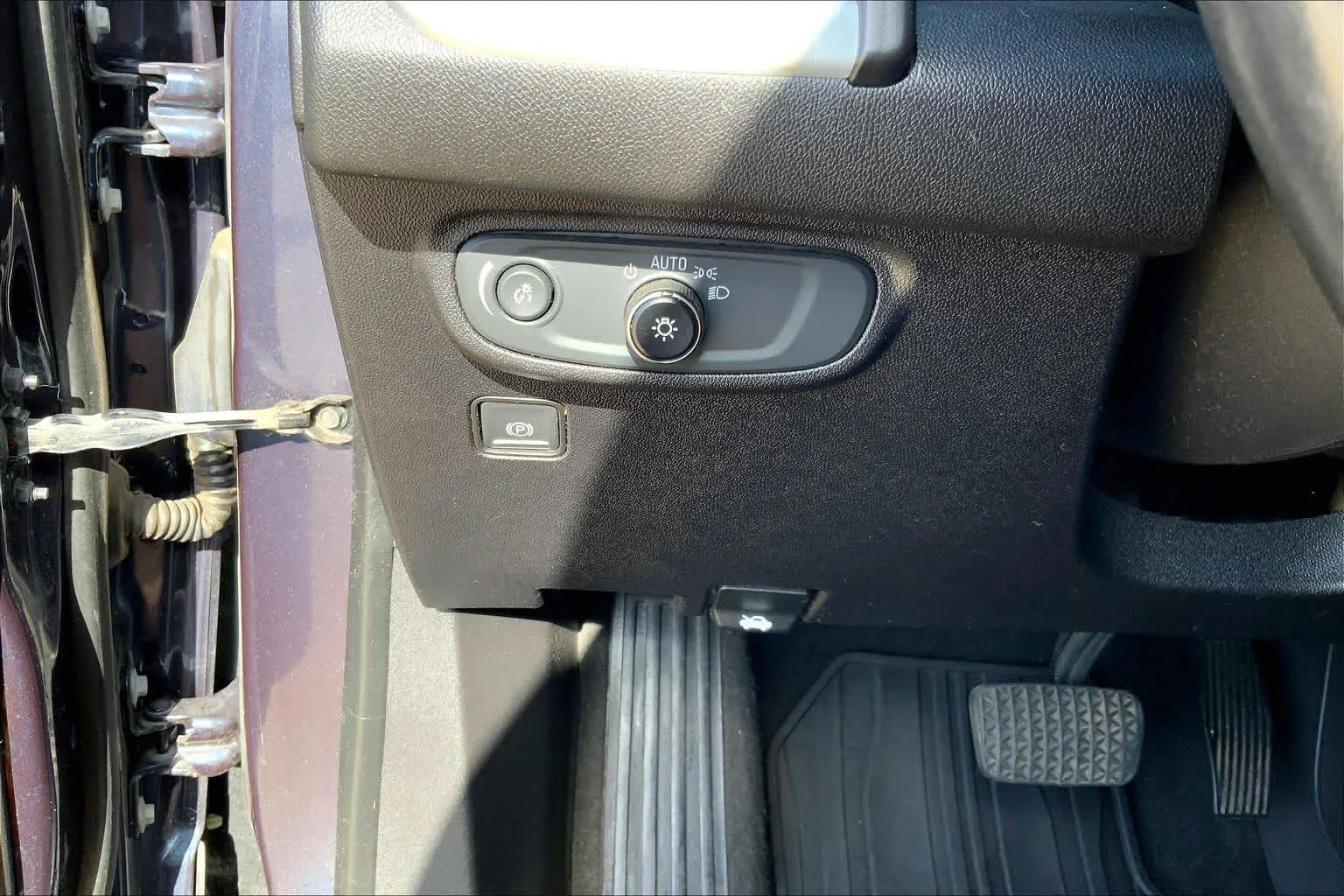 Used 2019 BLUE STEEL METALLIC GMC SLE image 33