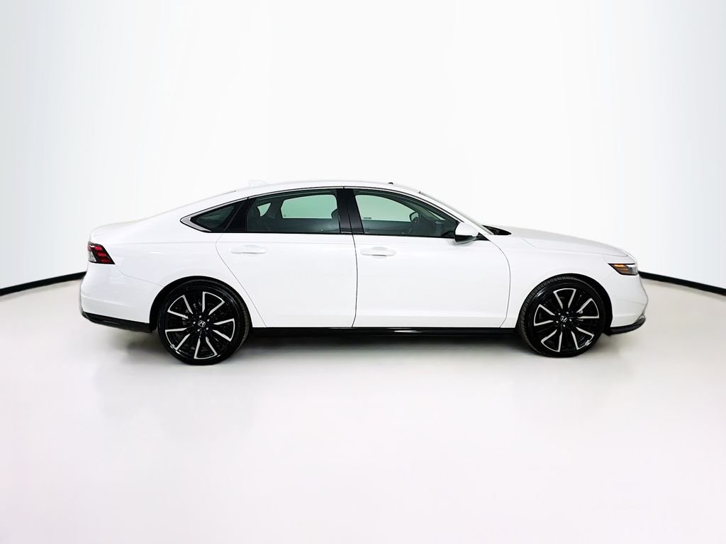 Certified Used 2025 Platinum Honda Touring image 8