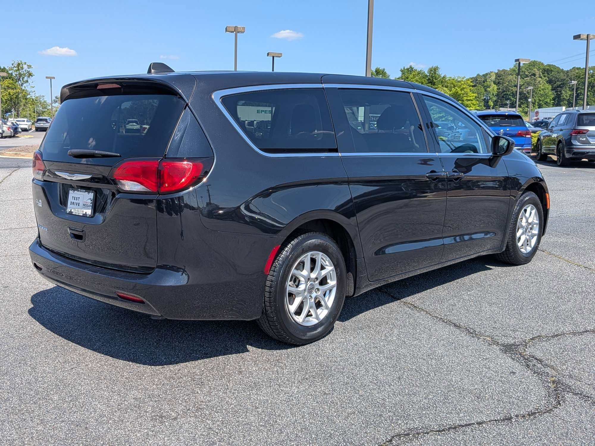 Used 2023 Black Chrysler LX image 3