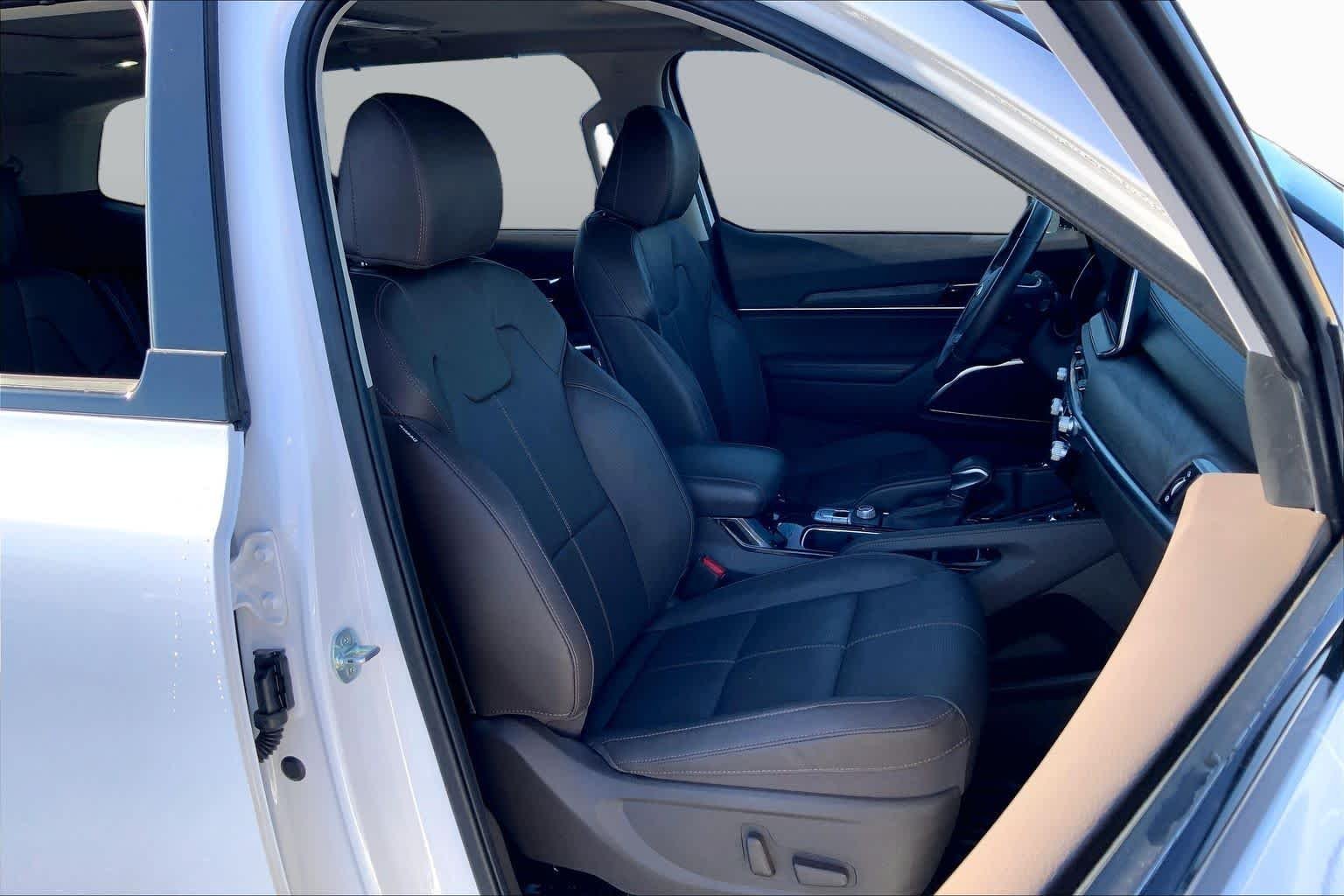 Used 2021 Glacial White Pearl Kia SX image 9