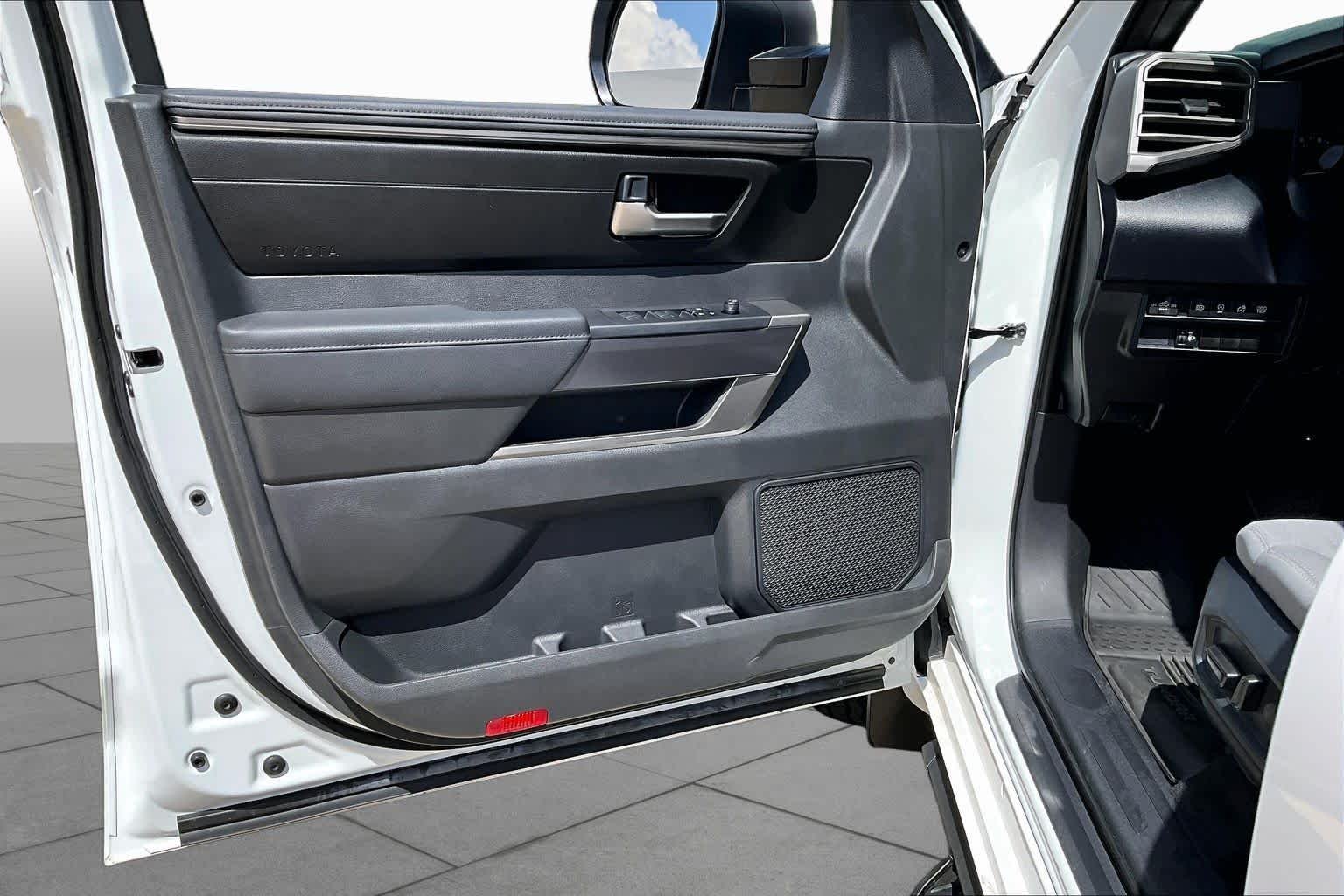 Used 2025 Ice Cap Toyota SR5 image 23