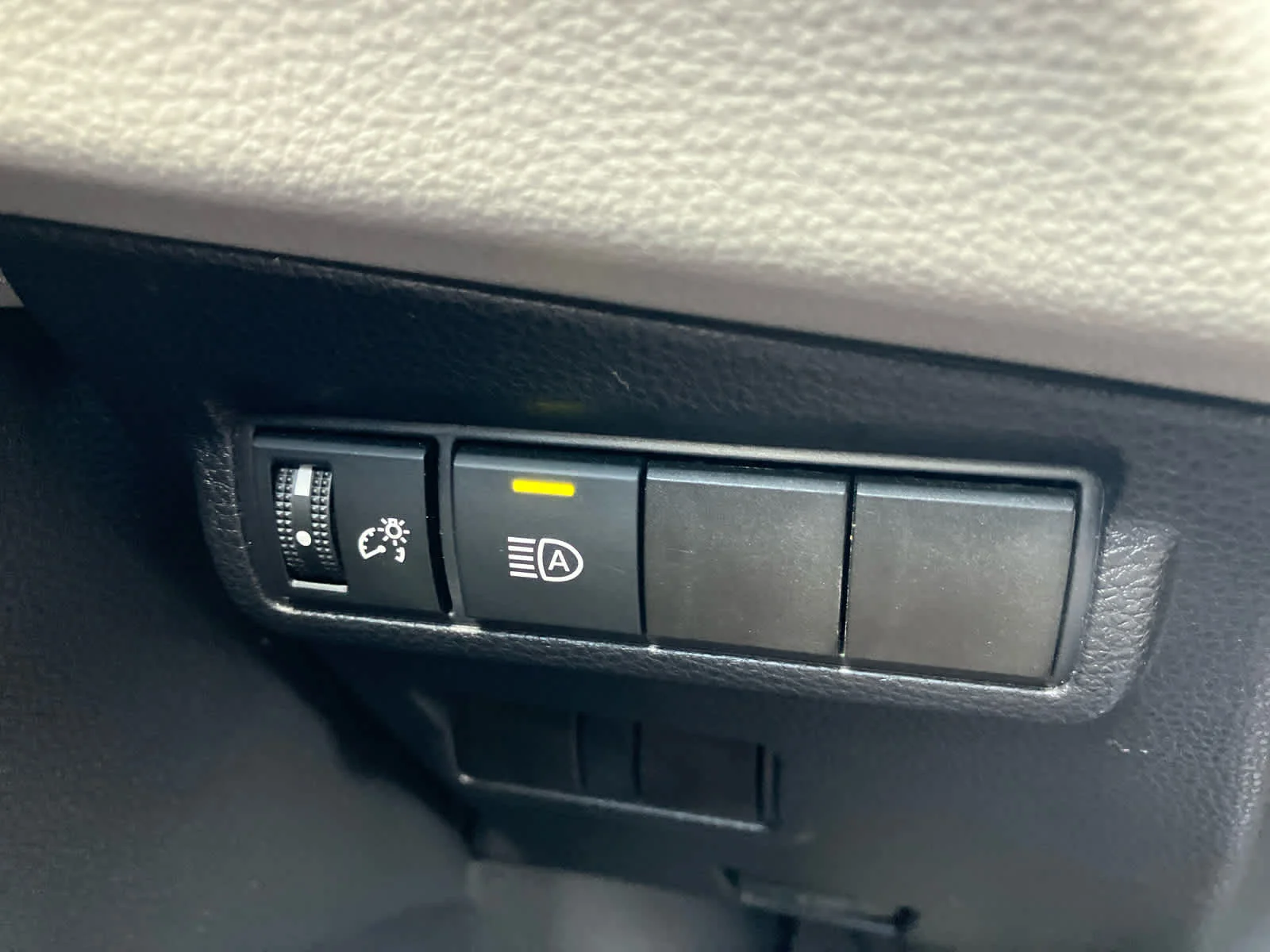 Used 2025 Celestite Toyota L image 14