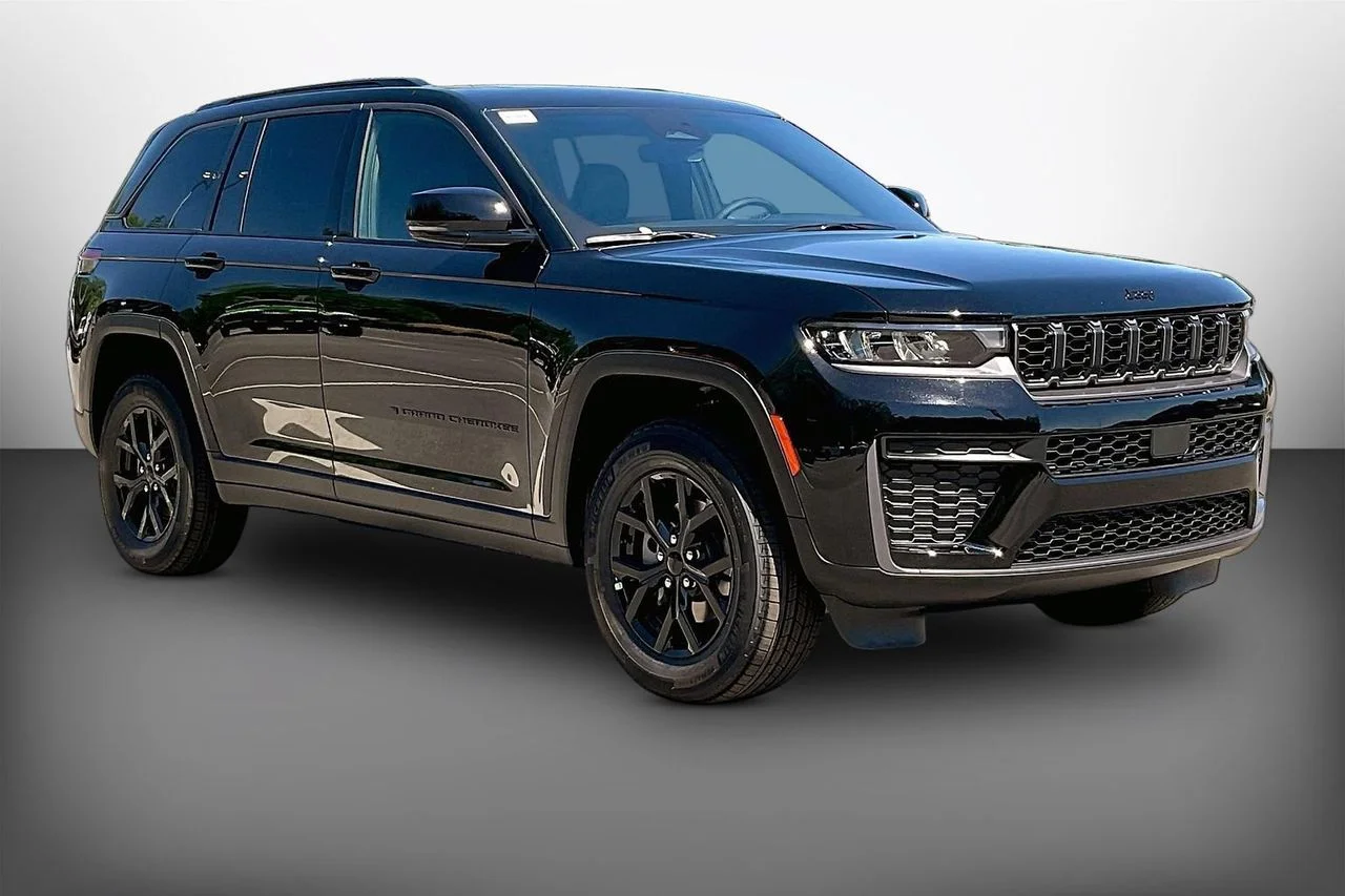 New 2026 Diamond Black Crystal Pearlcoat Jeep Altitude image 1