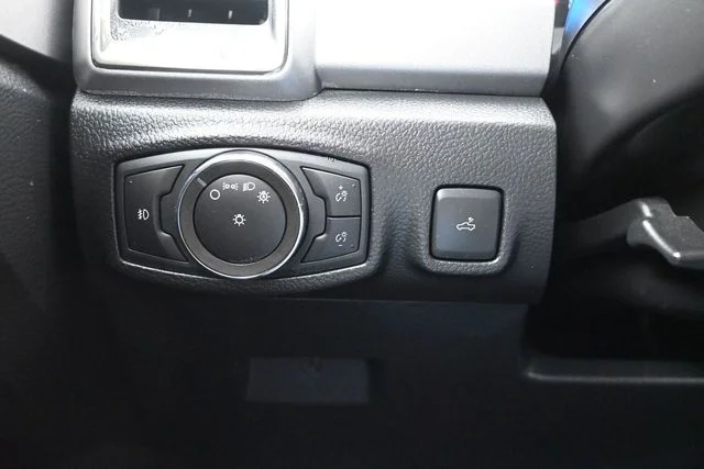 Used 2022 Oxford White Ford XLT image 25
