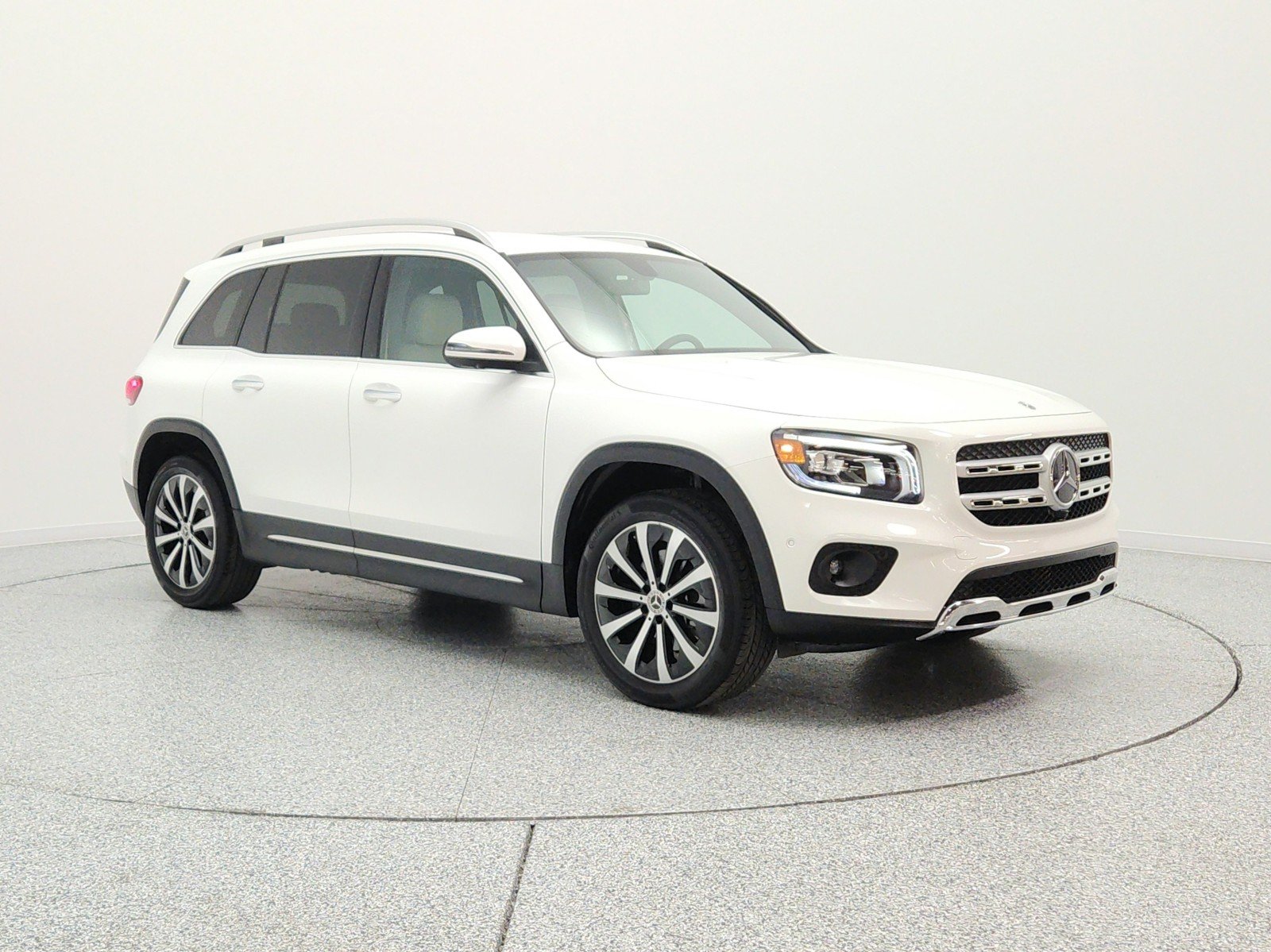 Used 2022 Polar White Mercedes-Benz GLB 250 SUV image 3