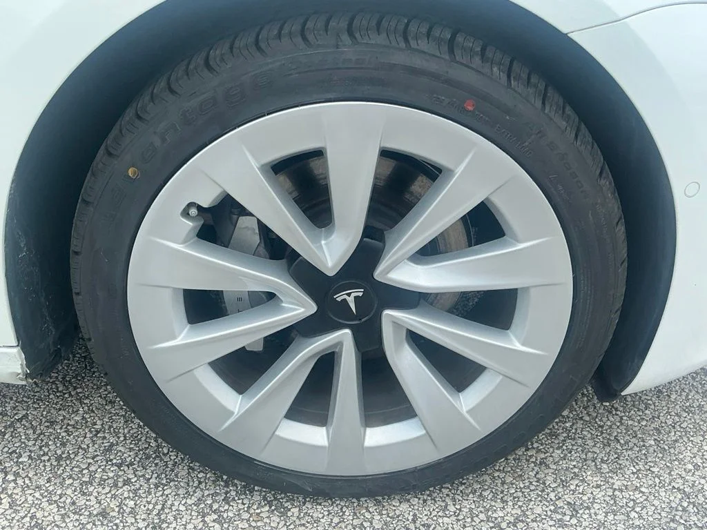 Used 2021  Tesla Standard Range Plus image 18