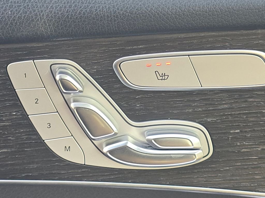 Used 2020 Graphite Gray Metallic Mercedes-Benz GLC 300 image 7
