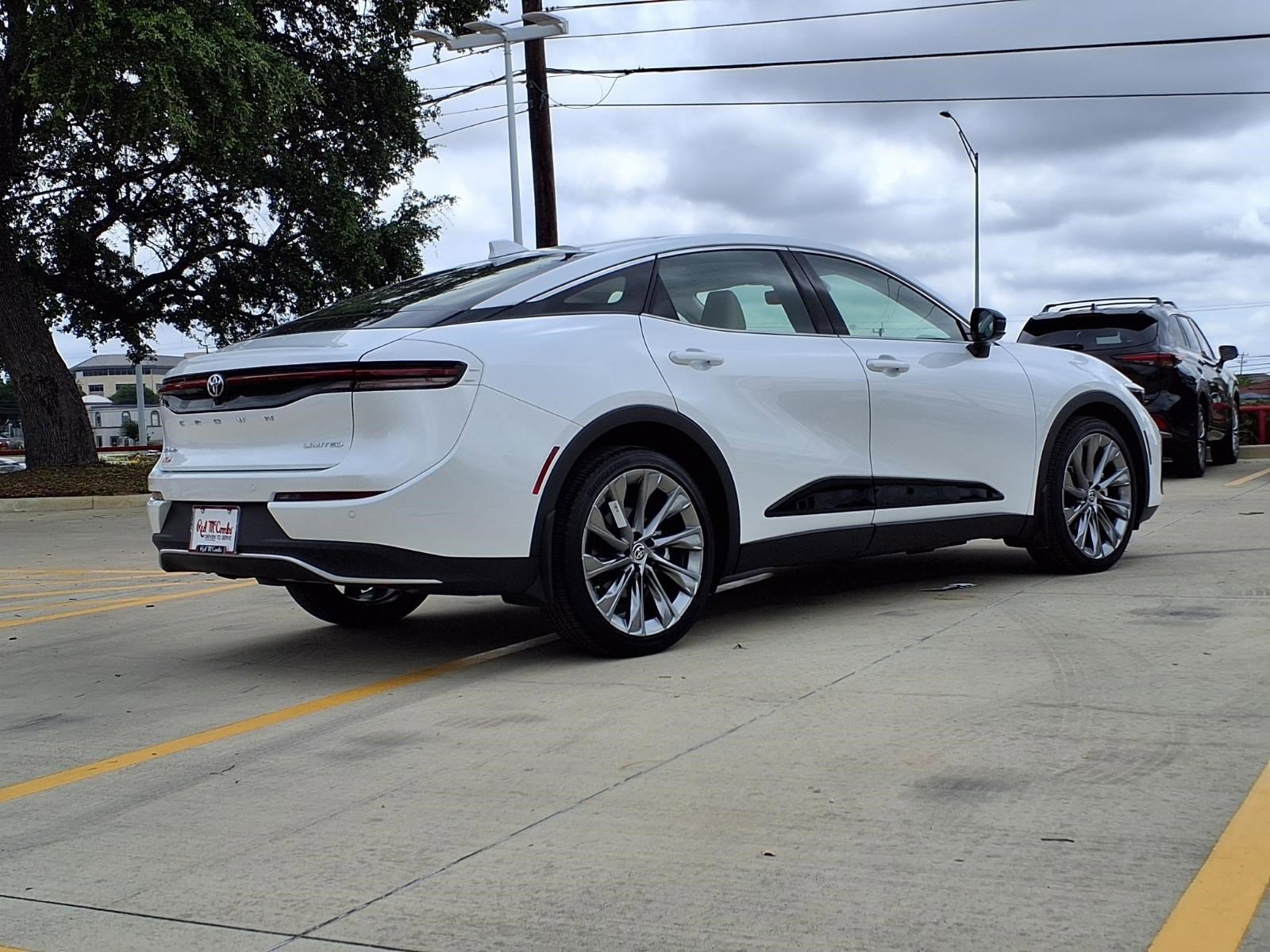 New 2026 Oxygen White <sup>1</sup> Toyota  Limited image 5