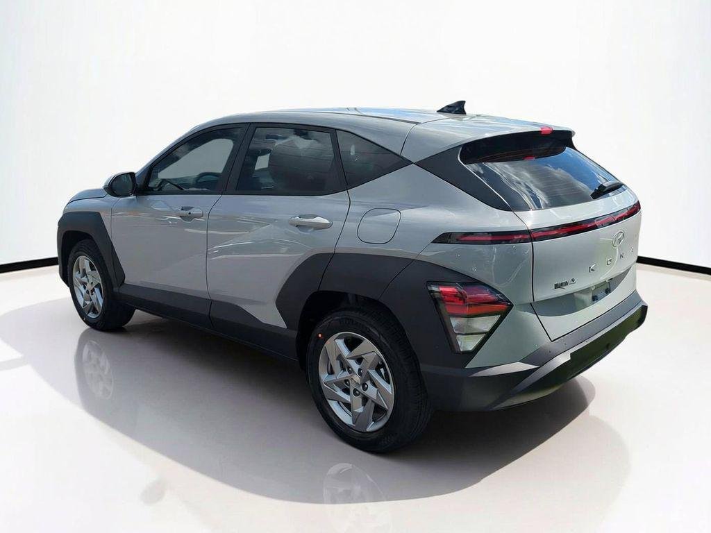 New 2027 Gray Hyundai SE FWD image 7