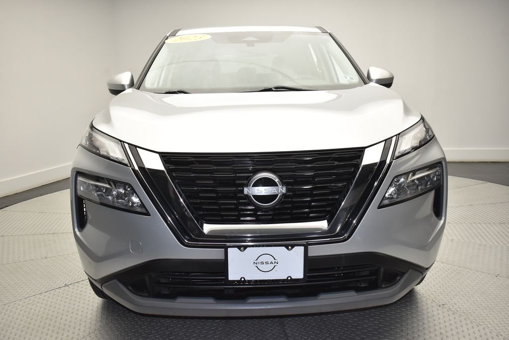 Used 2023 Silver Nissan SV image 2