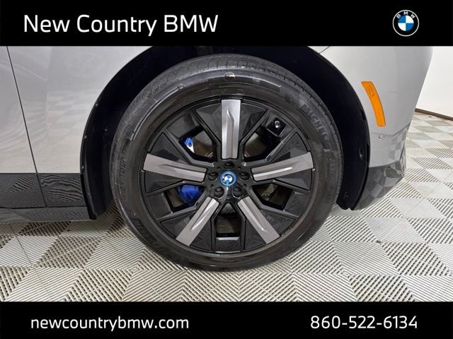 Used 2024 Gray BMW xDrive50 image 9